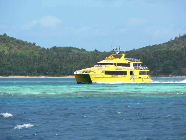 12- Un des ferrys rapides qui amenent les touristes a leur hotel 